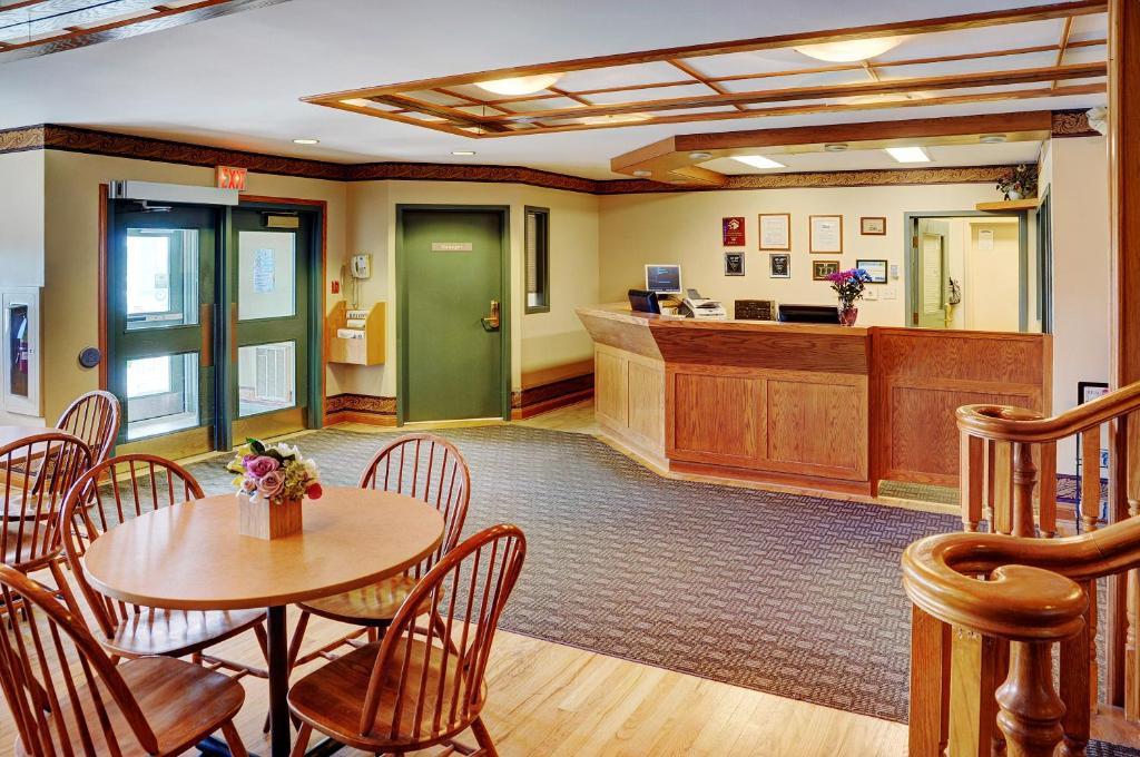 Lakeview Inns & Suites - Brandon photo 2