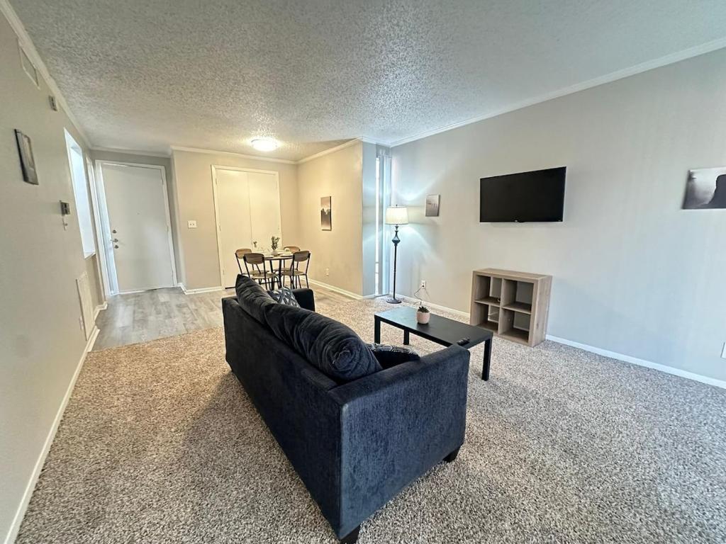 Experience the Best of Houston Apartment in Bay Area Near NASA Space Center image