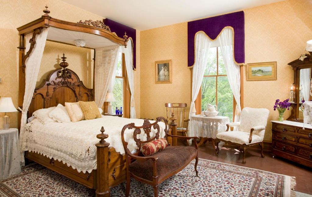 Garth Woodside Mansion Bed and Breakfast photo 3