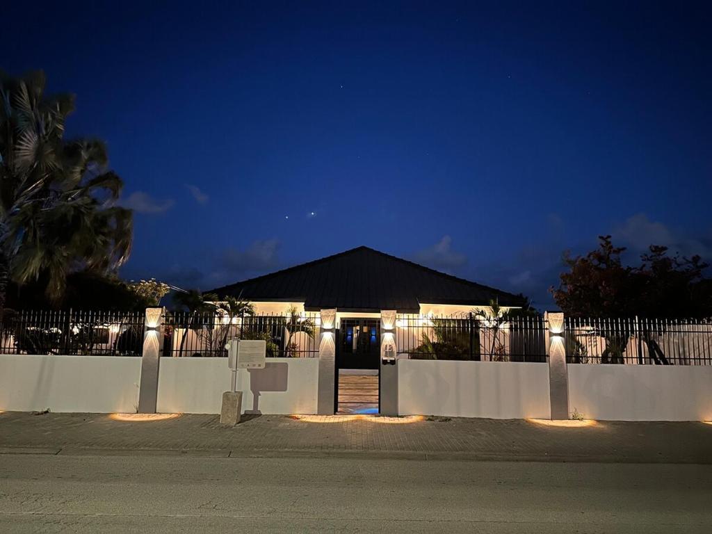 Eagle Stays Aruba-NEW Luxury, Cozy & Spacious Studio Near Eagle Beach! photo 4