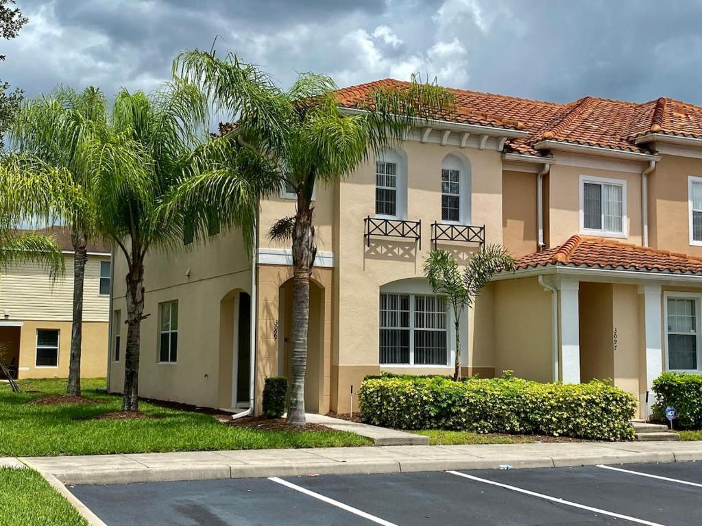 Three Bedrooms Townhome 3099 image