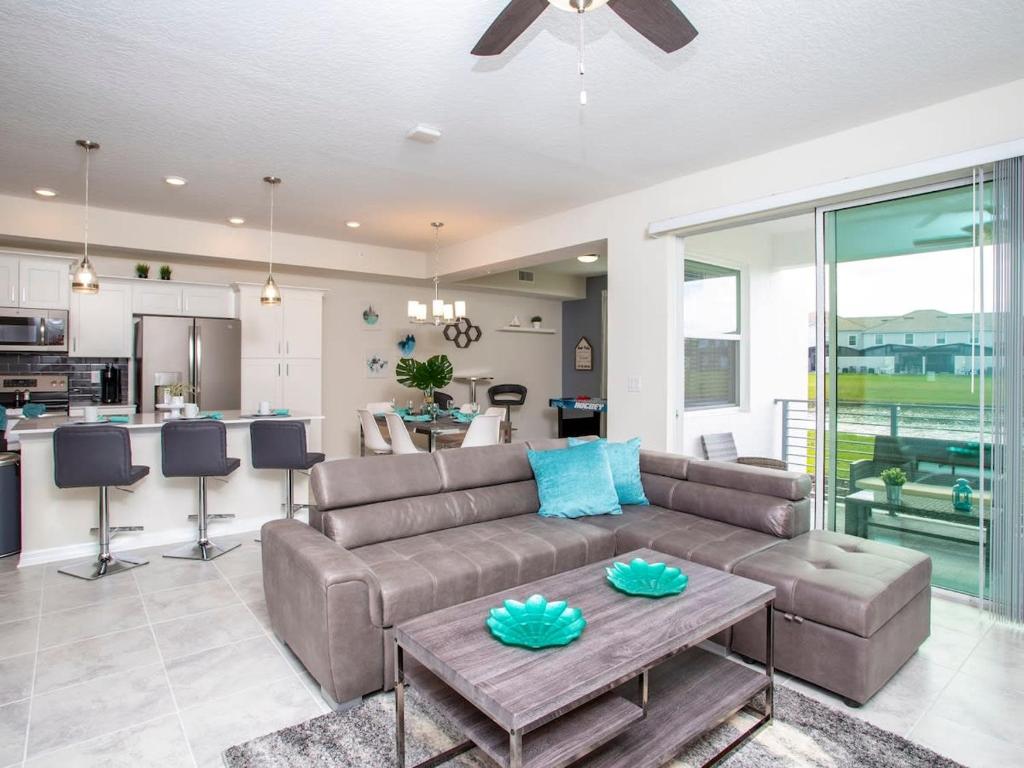 Marvelous 2 Bd Apt Close to Disney at Storey Lake 106 3121 image