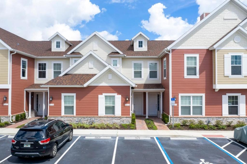 Gorgeous 4 Bedroom Family Friendly Close to Disney 7573 image
