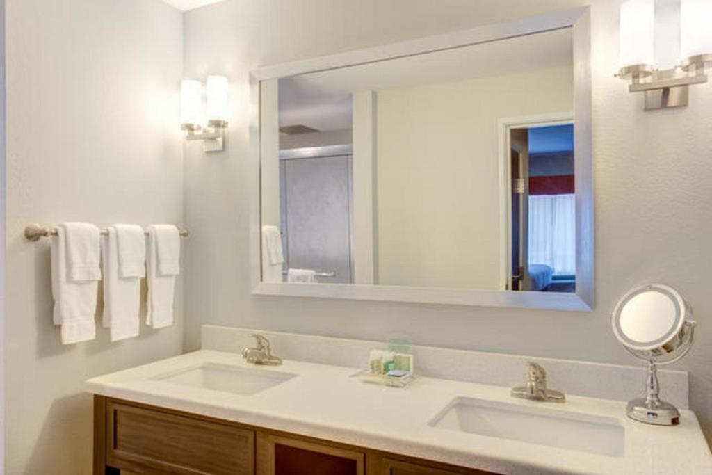 Holiday Inn Lafayette North, an IHG Hotel photo 3