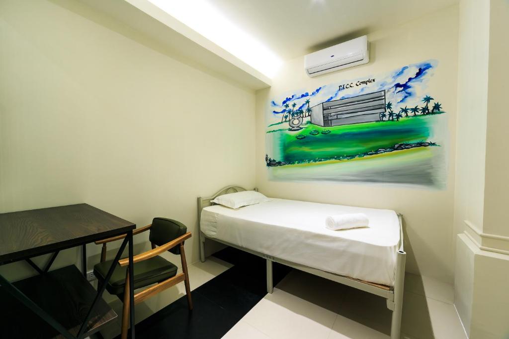 Одноместный (Одноместный номер с общей ванной комнатой), Tambayan Capsule Hostel & Bar
