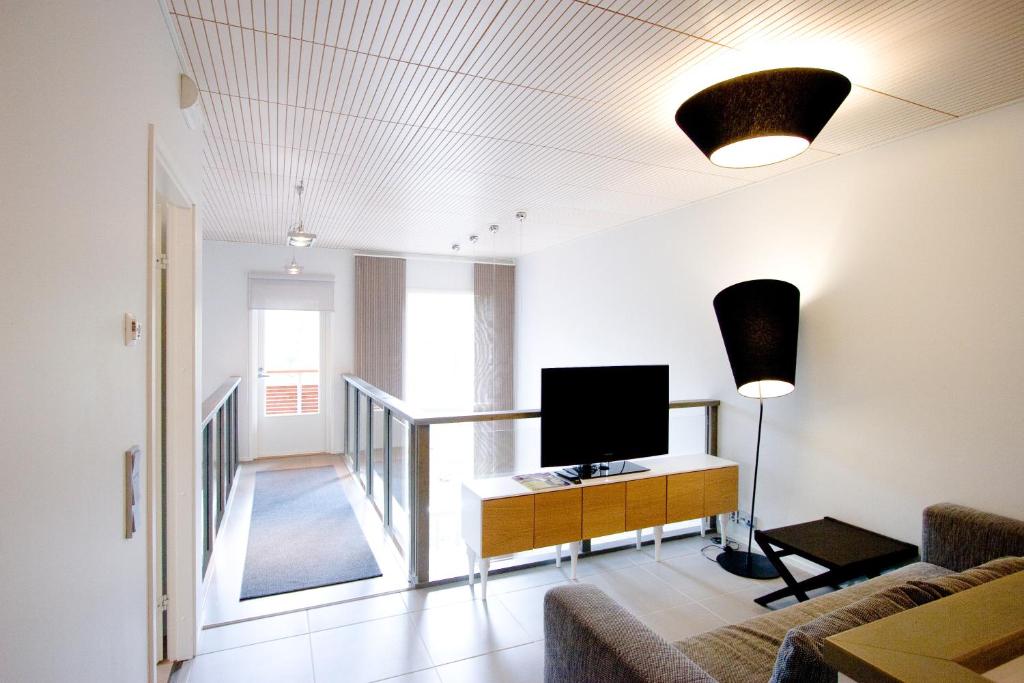 Апартаменты (Four-Bedroom Apartment with Sauna - No Pets), IIDA Vuokatti