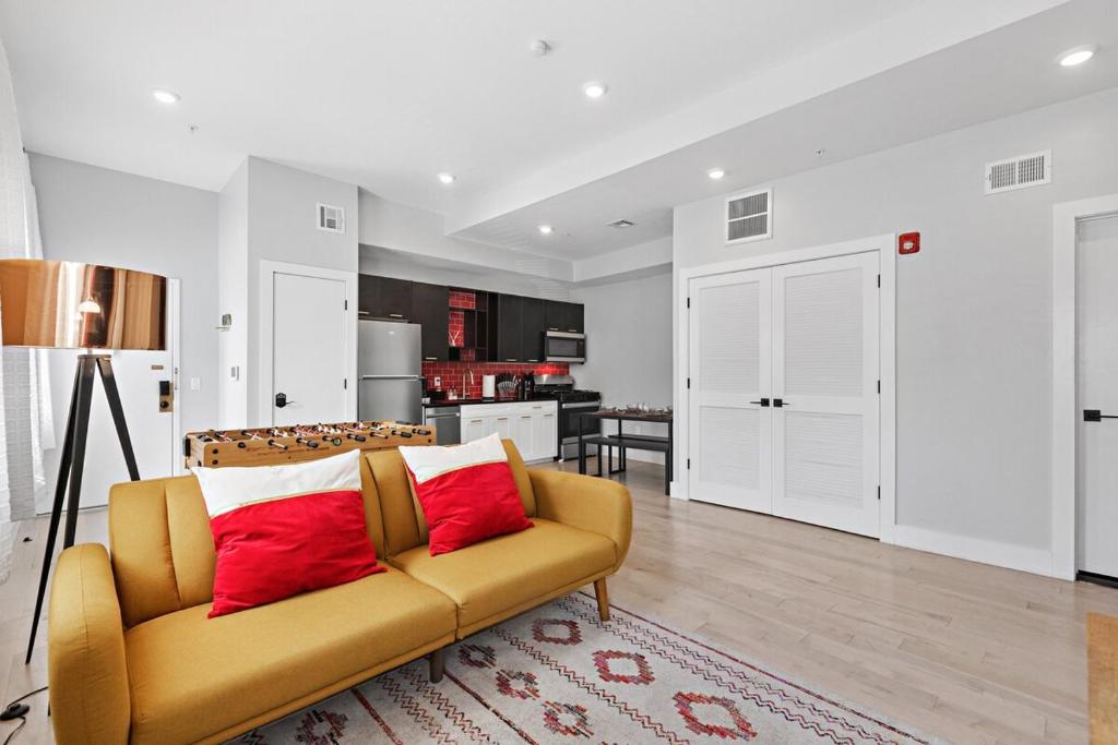 4 Suites Near Downtown Newark image