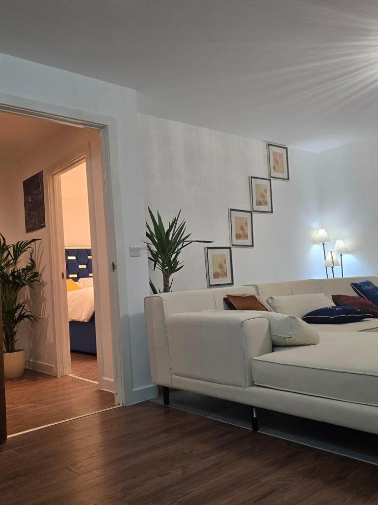 Mega1 Luxury Spacious 1Bedroom Apartment, Manchester - Tap to explore photos