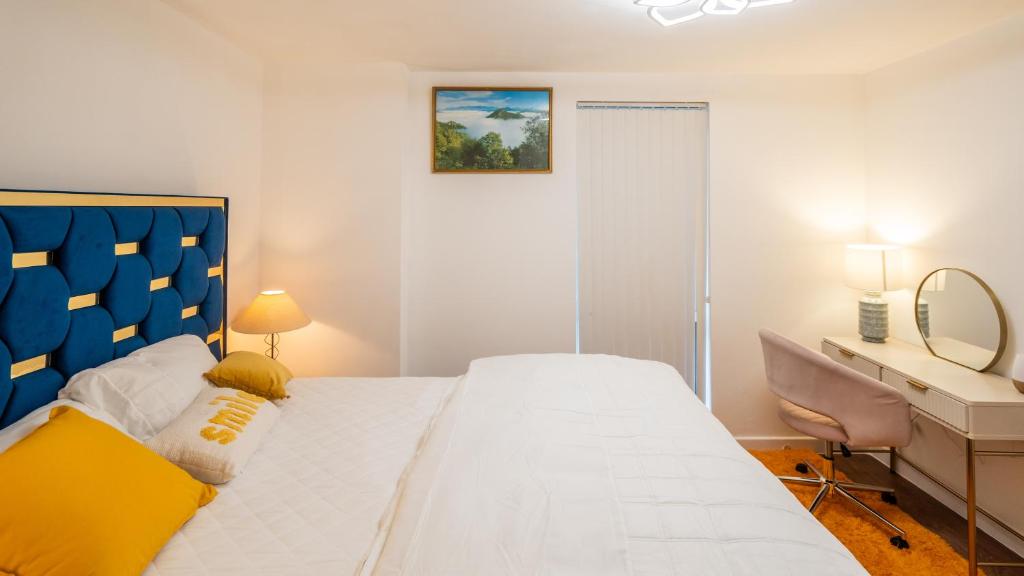 Mega1 Luxury Spacious 1Bedroom Apartment, Manchester - Tap to explore photos