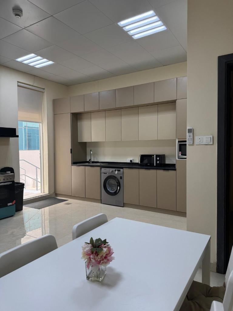 Extraordinary 6 Bedroom Villa in Abu Dhabi - Group Getaway photo 2