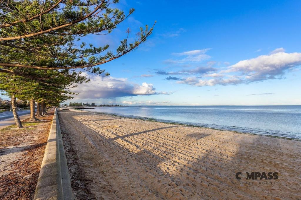 Beachside Retreat photo 2