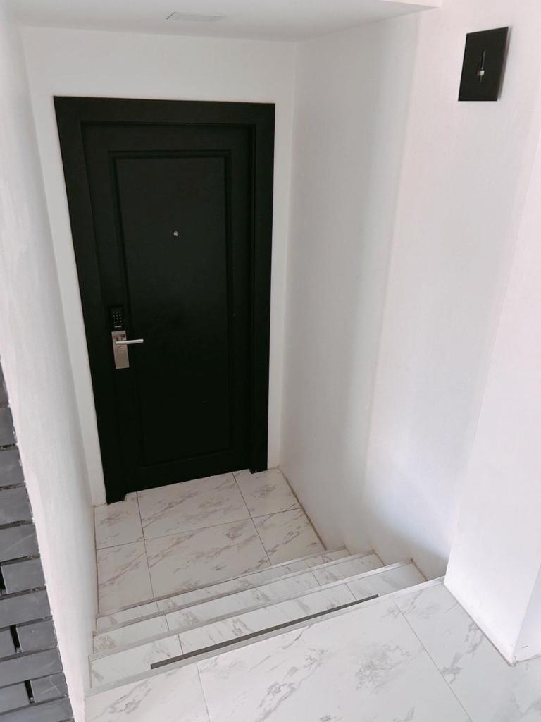 Rooms of Zivi Nimman