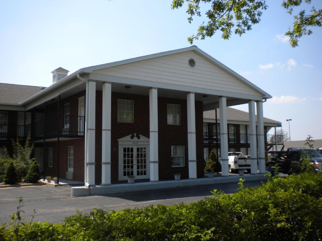 First Heritage Inn Rantoul image