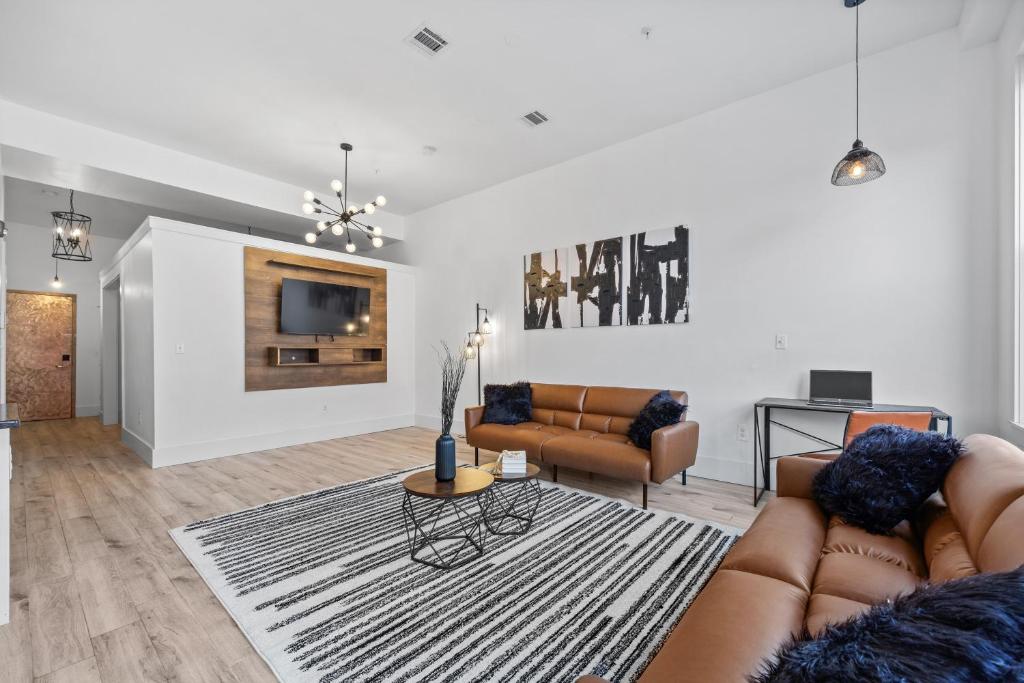 Lux Stay Near NYC - Patio, Gym & Free Parking image