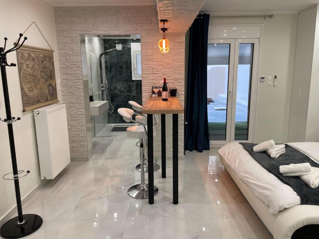Private Suite Jacuzzi - 2 min to Metro& Acropolis - Tap to explore photos