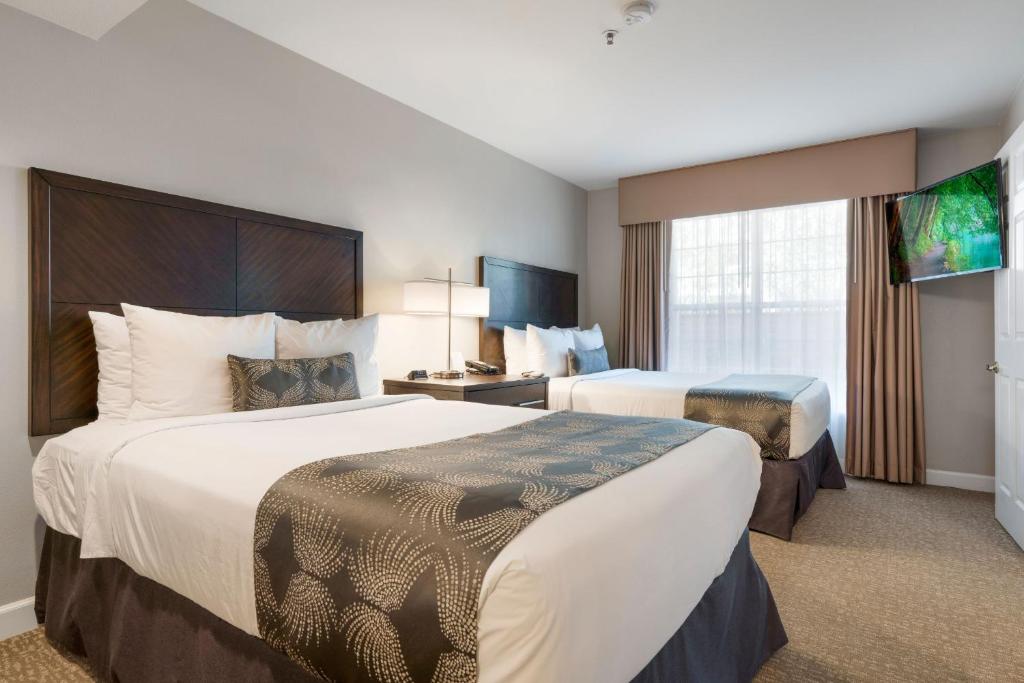 Chase Suites Hotel Brea-Fullerton - Tap to explore photos