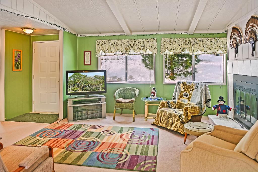 Huckleberry Cabin image