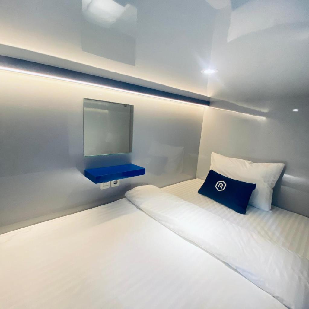 Rosalyne Sleepbox Yogyakarta photo 2