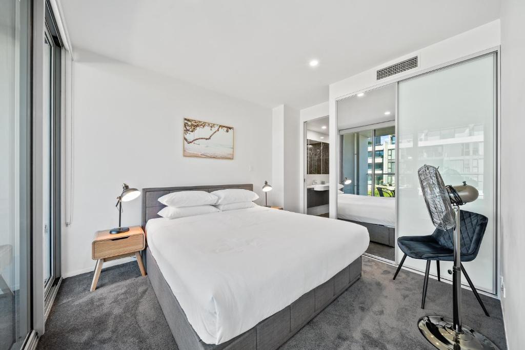 Stylish 1-Bed Retreat Steps from Foreshore photo 2