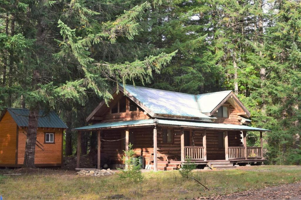 Cascade Log Cabin image