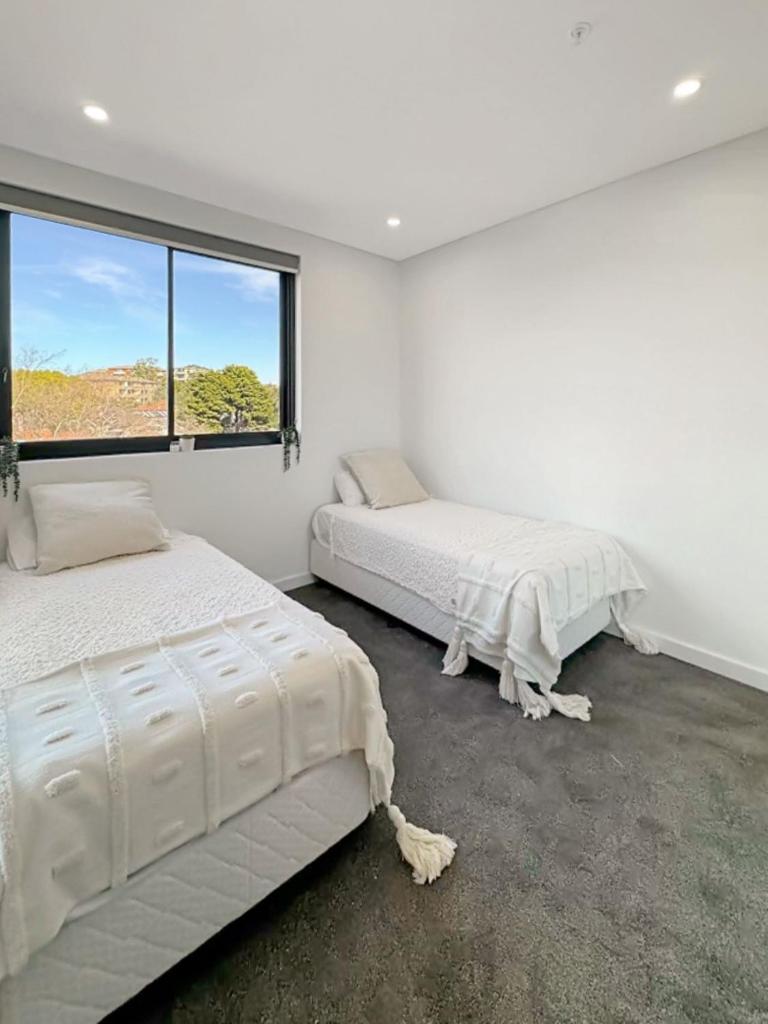 Modern 2BR Suite with Balcony & Parking near Airport photo 3