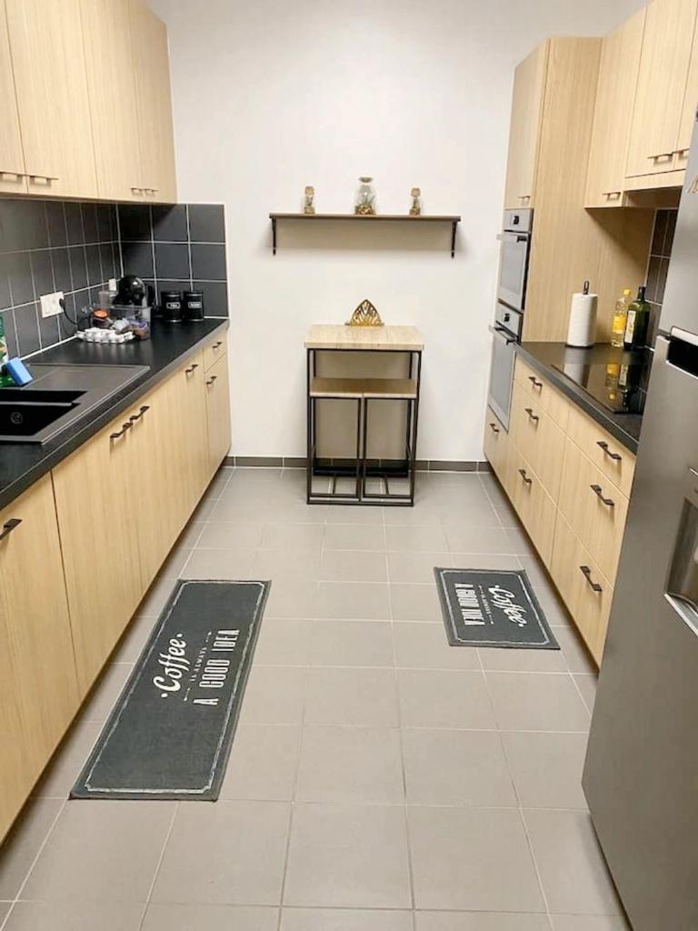 Modern Apartment in Cureghem, Anderlecht, 134 m² + Terrace photo 2