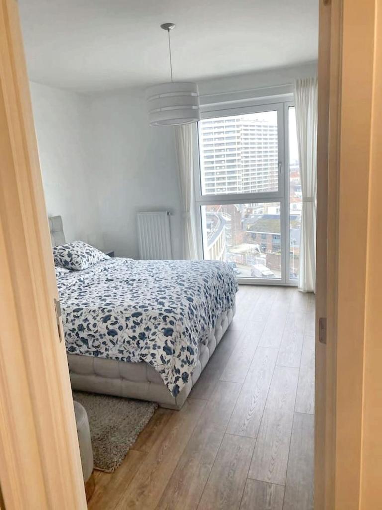 Modern Apartment in Cureghem, Anderlecht, 134 m² + Terrace photo 3