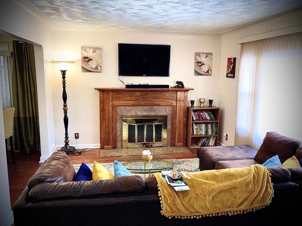 The Price is RIGHT Detroit Home image