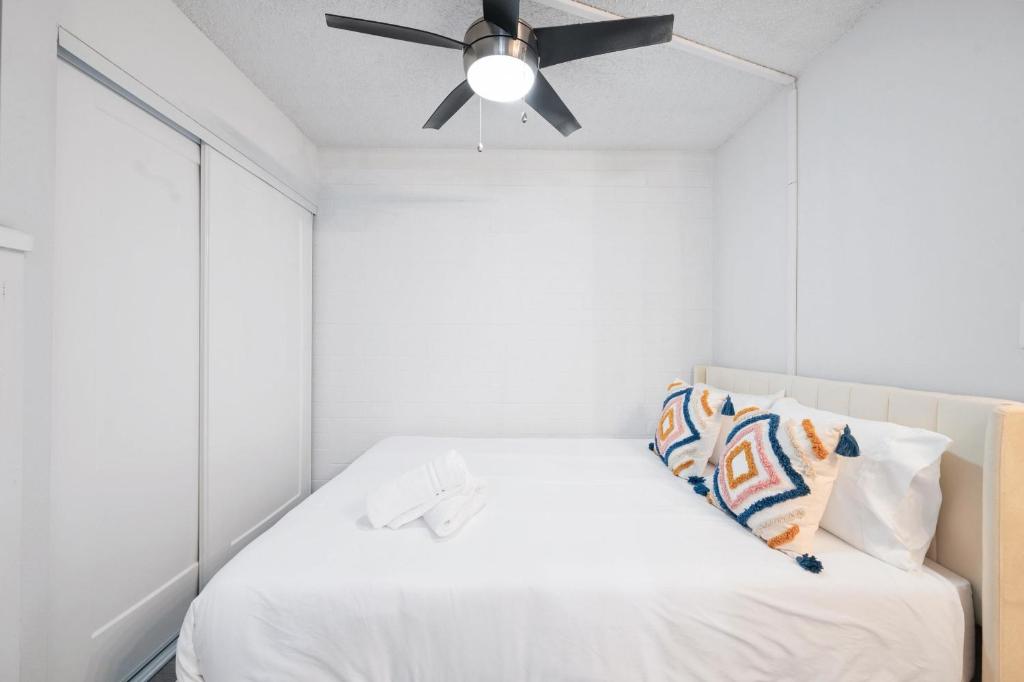 Luxury 1B1B Studio with Free Parking image