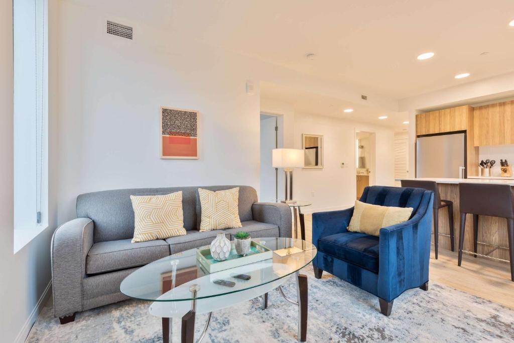 Gorgeous Apt with Kitchen - IDL-532 image