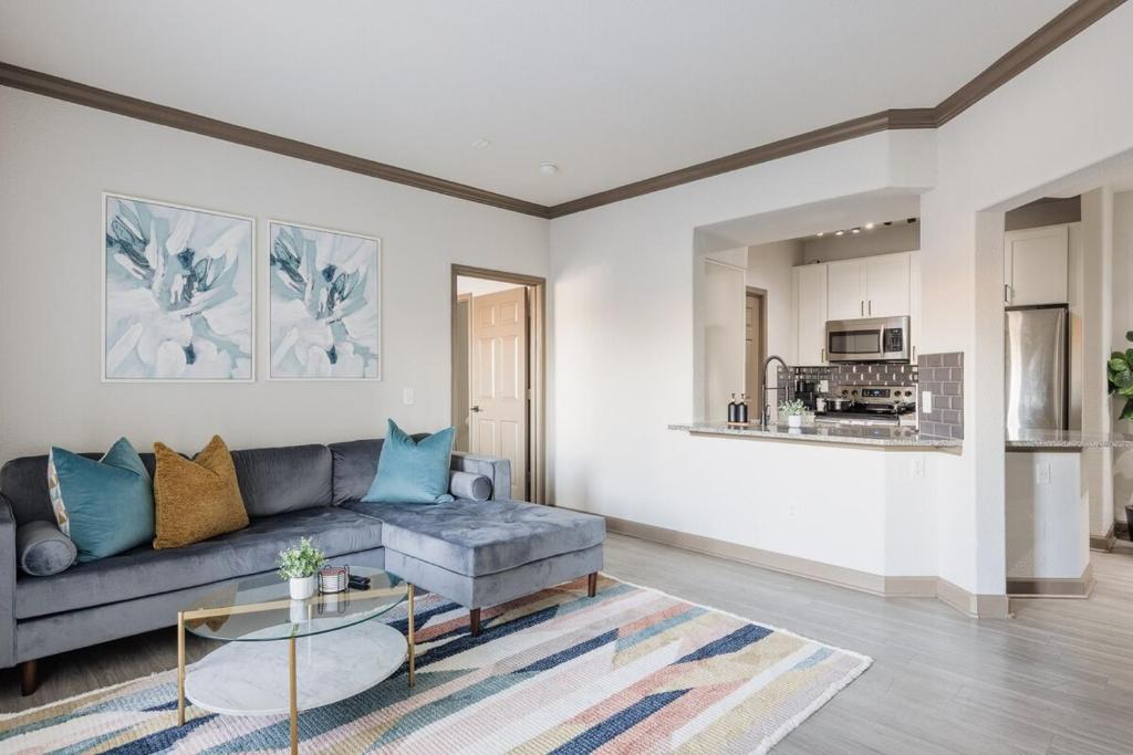 Cozy Lux Pad HTX image