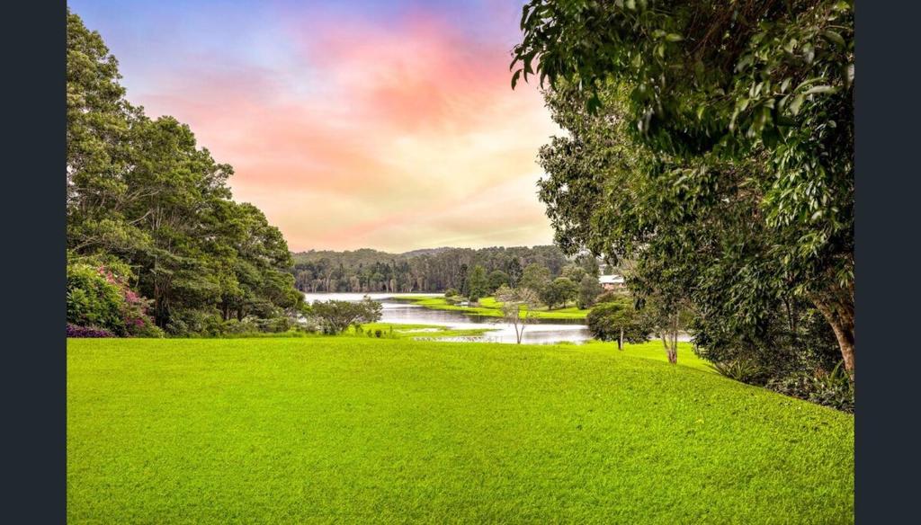 Luxury on Lake Tinaroo Lakefront Living photo 1