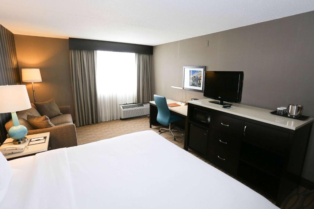 DoubleTree by Hilton Cleveland - Westlake image