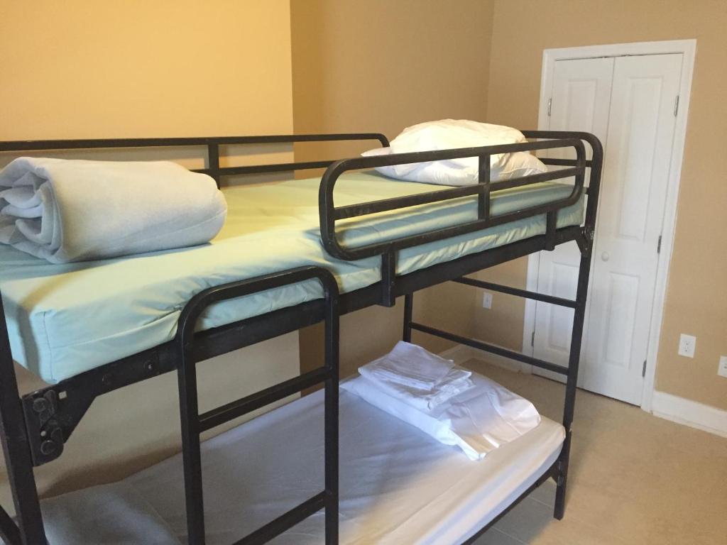 Номер (Кровать в общем 8-местном номере для мужчин и женщин), DC International Hostel 2