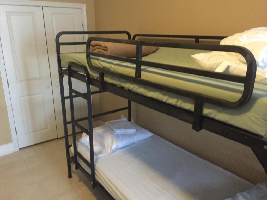 Номер (Кровать в общем 8-местном номере для мужчин и женщин), DC International Hostel 2