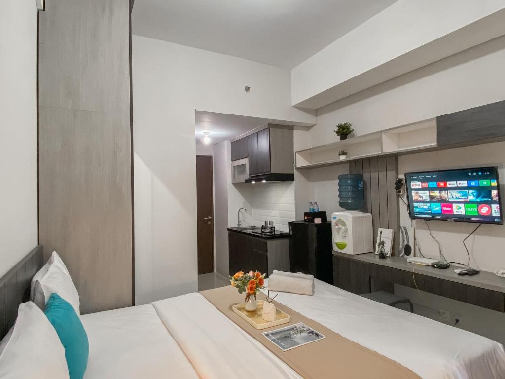 Good and Warm Studio at Transpark Juanda Bekasi Timur Apartment By Travelio photo 4