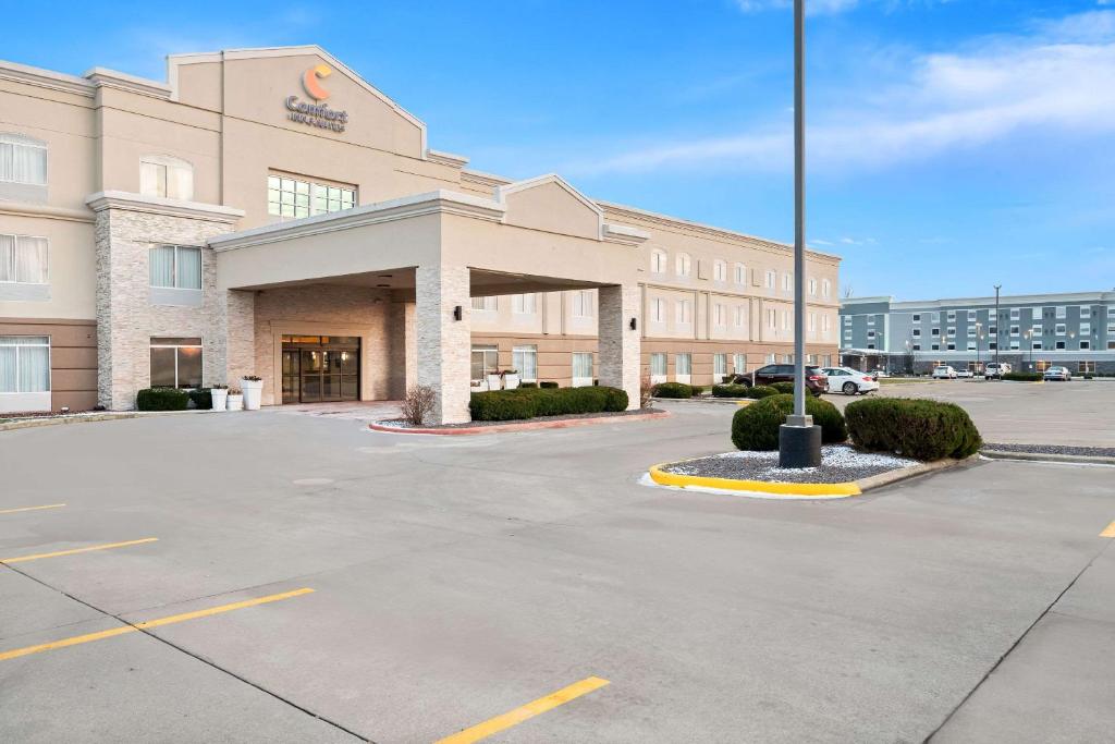 Comfort Inn & Suites Decatur - Forsyth image