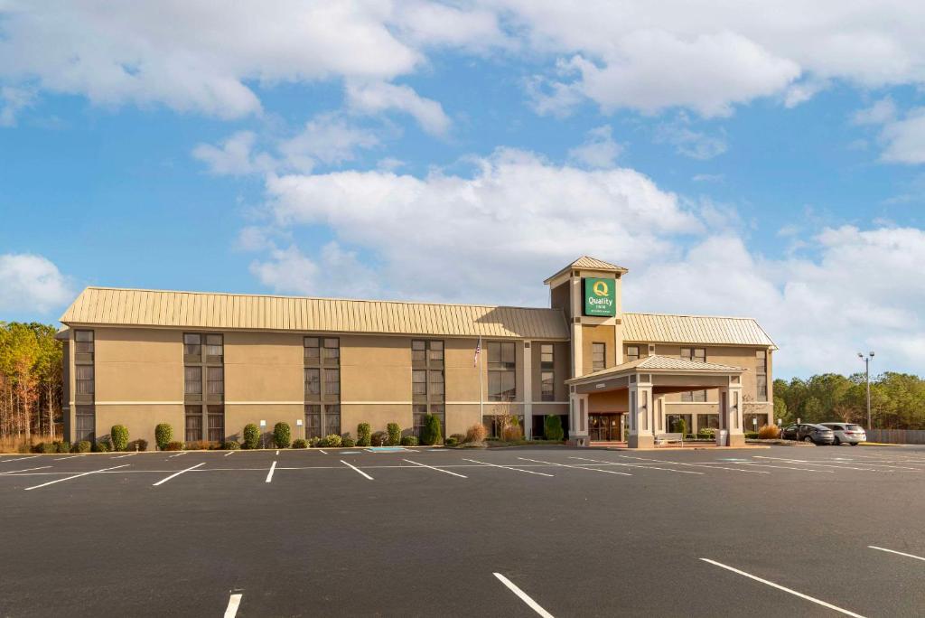 Quality Inn Valley - West Point image
