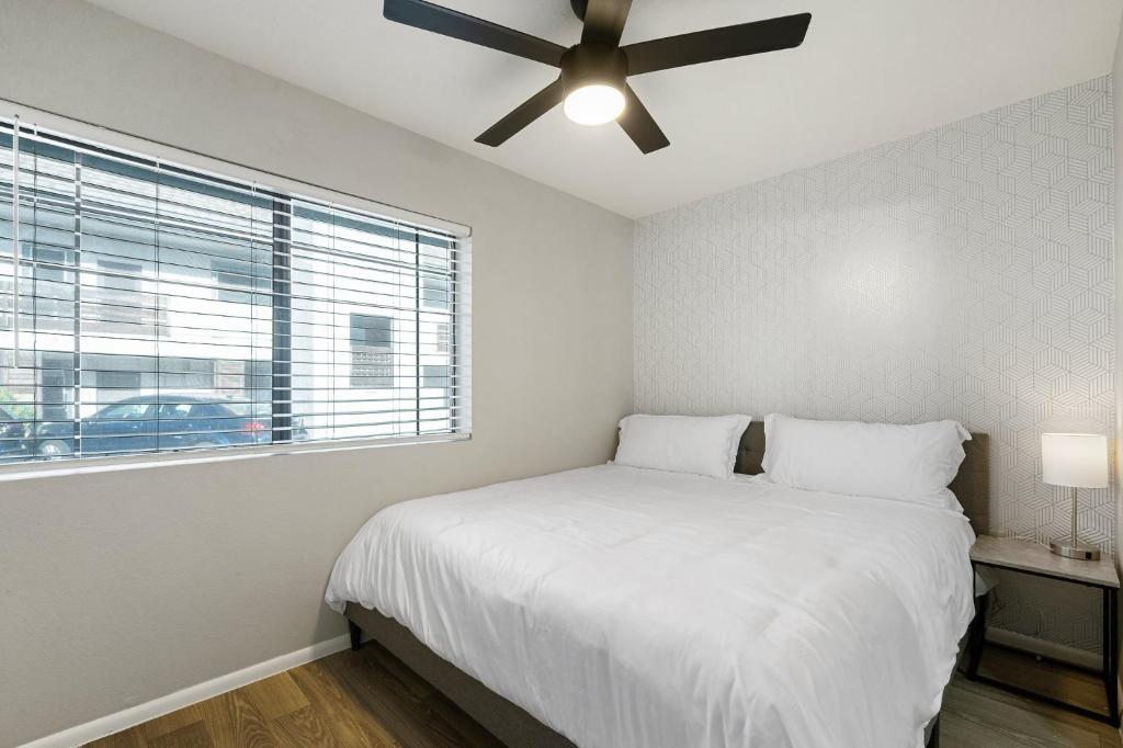 Cozy and Elegant 1B1B Oasis in Old Town image