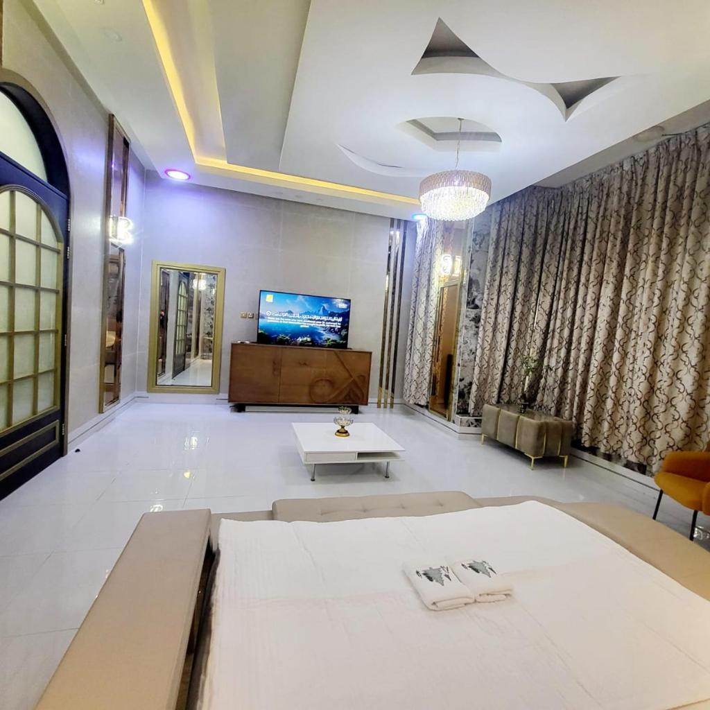 Luxury 6 bedrooms villa with private swimming pool photo 3