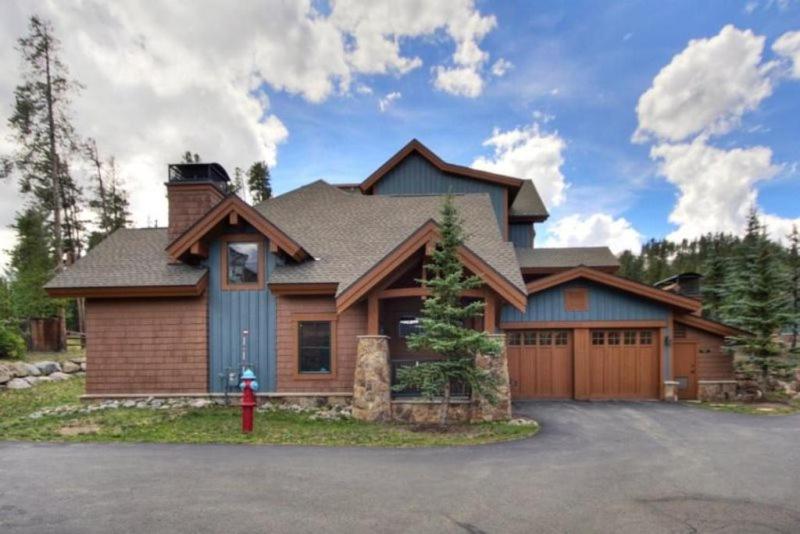 Mountain Thunder Lodge 3 Bedroom Vacation Rental in Breckenridge With Access to a Hot Tub Just Two Blocks From Main Street image