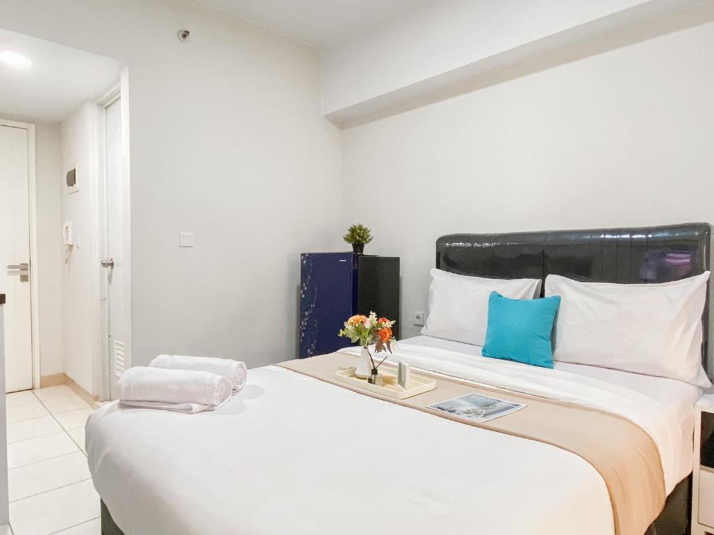 Cozy Living Studio with Direct Access to Pool and Gym at Springlake Summarecon Bekasi By Travelio photo 2