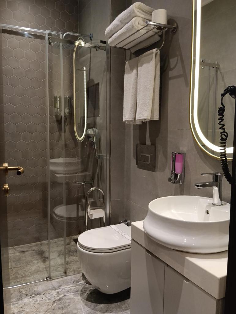 Costera Hotel Room Type - Panoramic Istanbul Room with partial sea view