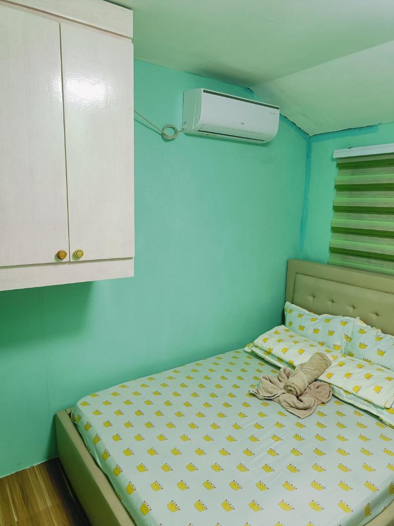 Divine's Cabin, Fully Airconditioned! - Tap to explore photos