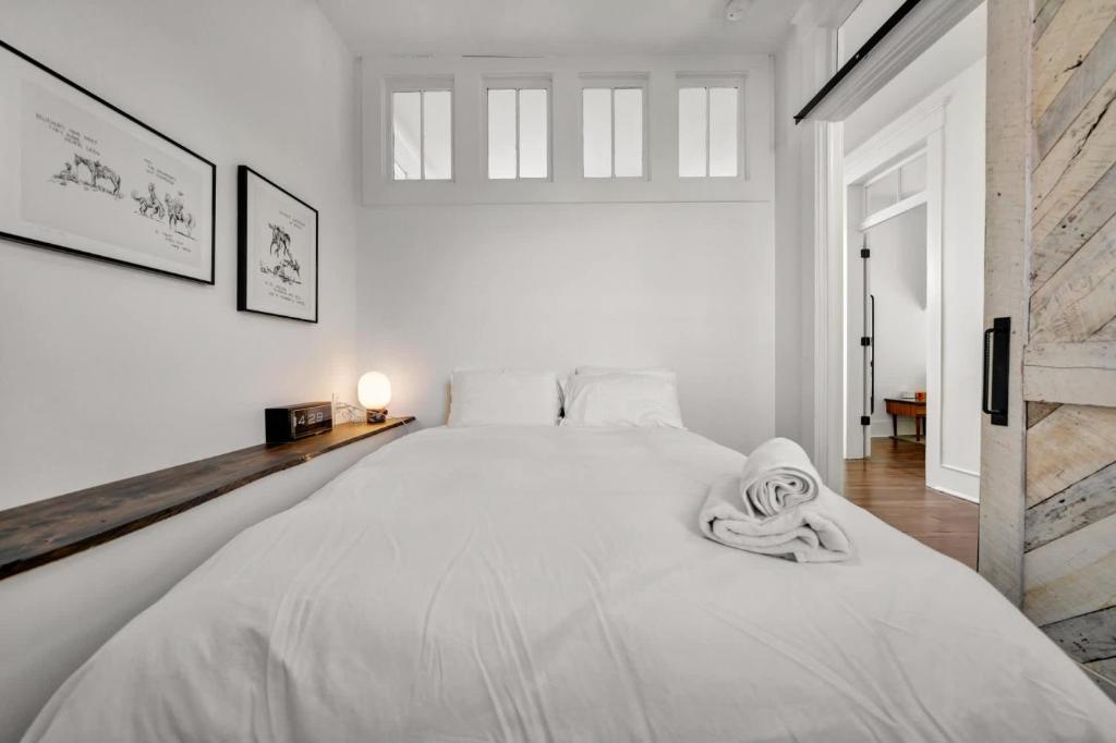 Charming Home Steps from Louisville Best Spots image