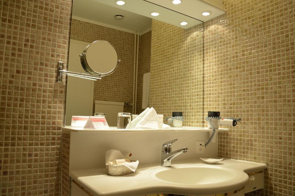 Sunstar Hotel Arosa - Tap to explore photos