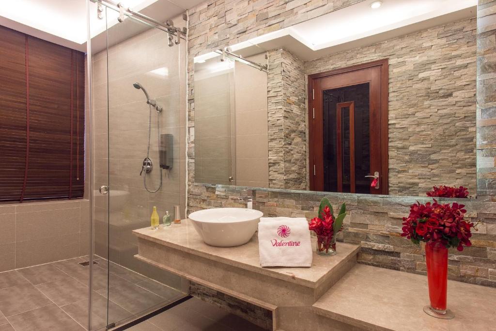 Двухместный (Улучшенный двухместный номер с 1 кроватью), Valentine Hotel