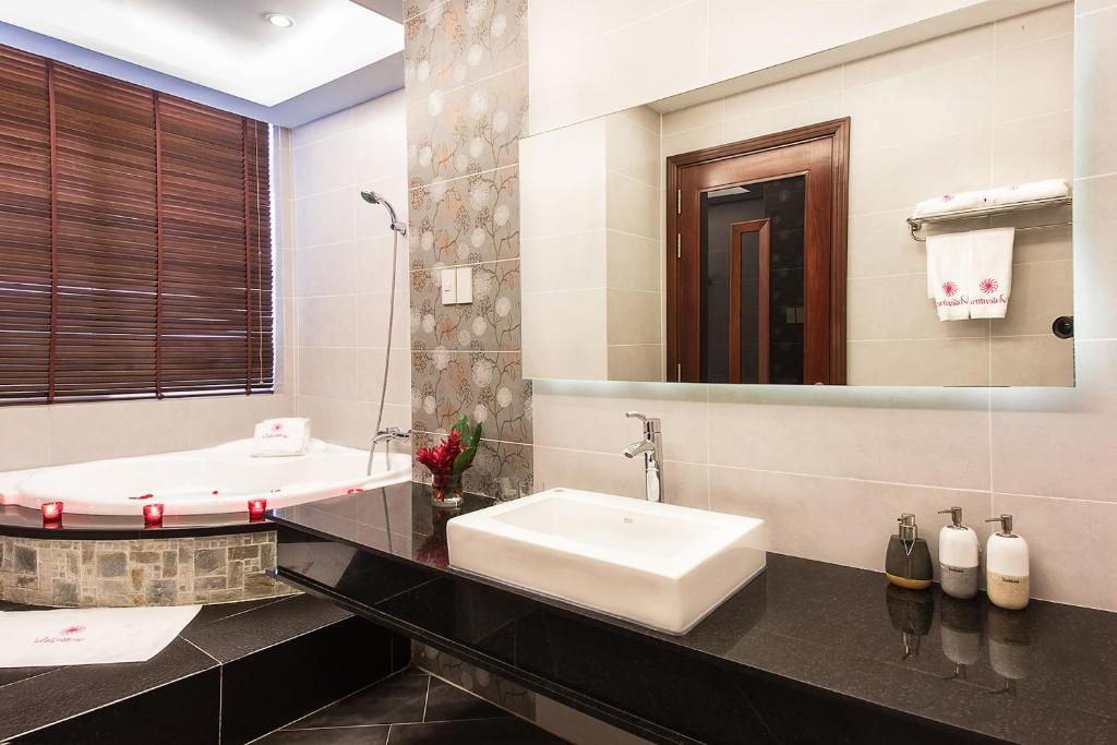 Двухместный (Улучшенный двухместный номер с 1 кроватью), Valentine Hotel