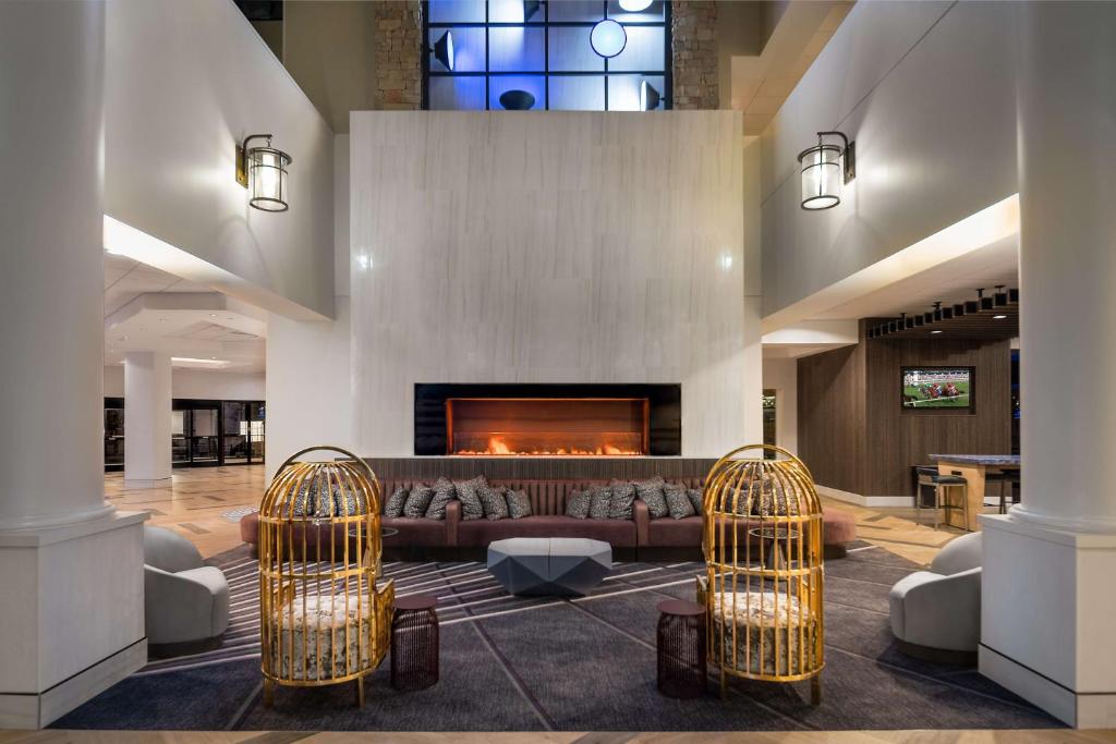Hilton Lexington/Downtown image