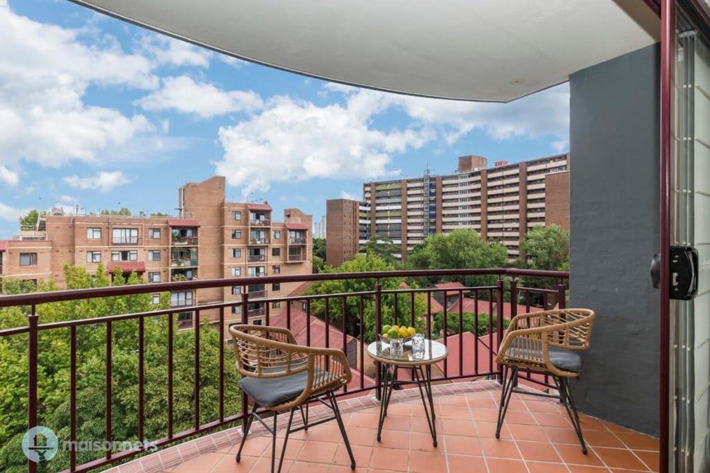 Surry Hills with views pool gym plus parking photo 4